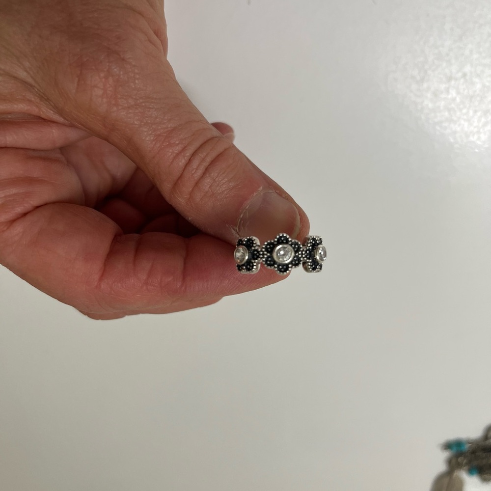 Black And Silver Solitaire Ring With Elegant Desi… - image 2